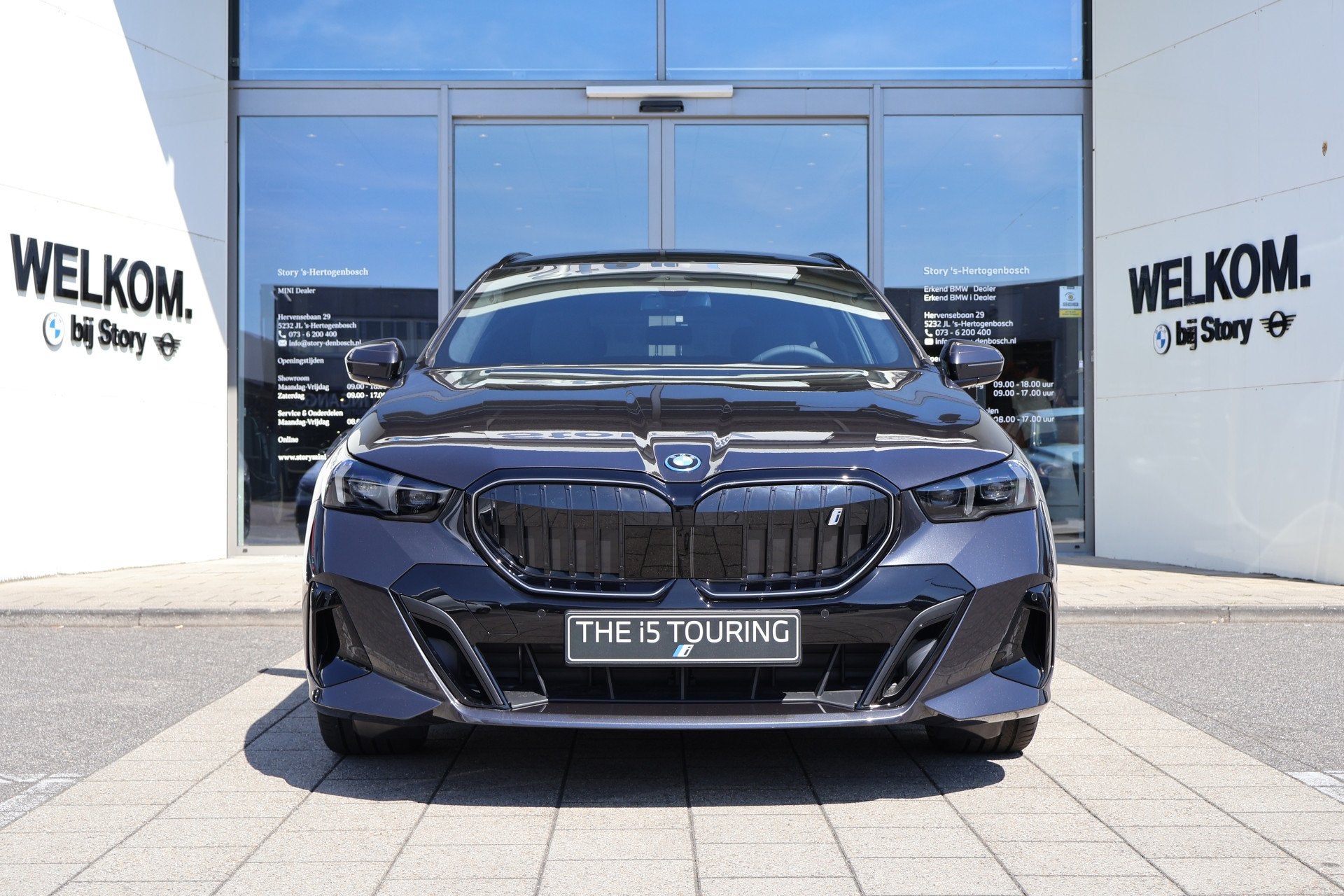 BMW i5 Touring eDrive40 M Sport / Panoramadak / Achteruitrij, Automaat, Achterwielaandrijving, Zwart, Nieuw