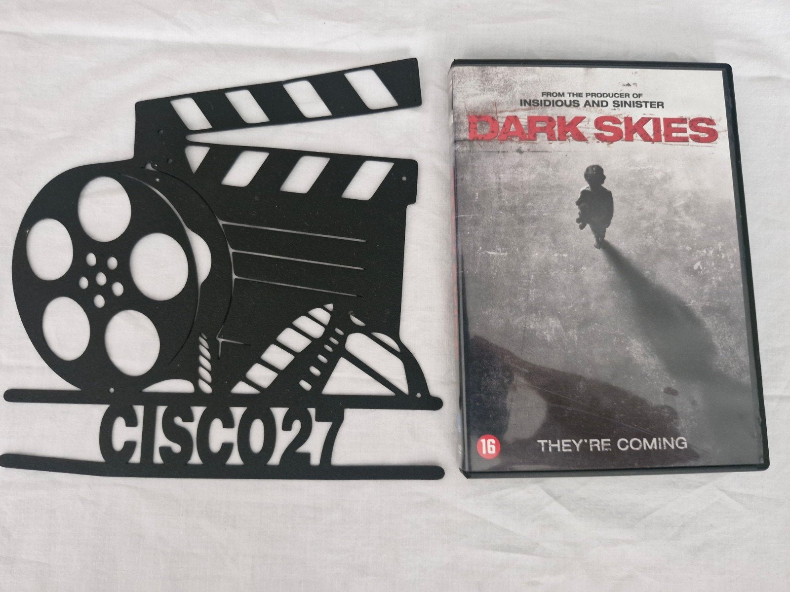 Dark Skies, Cd's en Dvd's, Engels, Vanaf 16 jaar, Nederlands, Overige genres
