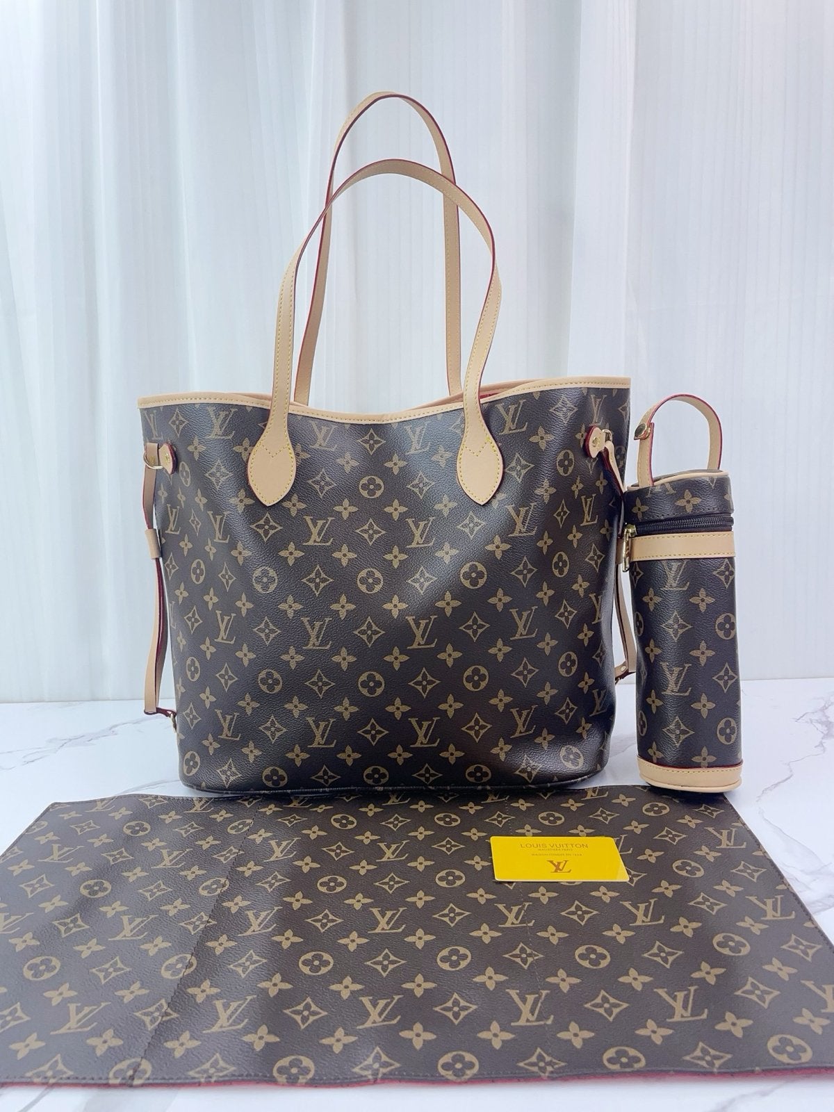 louis vuitton  Luiertas met Fleshouder en Verschoonmat, Kinderen en Baby's, Bruin, Overige merken, Nieuw, Flessenhouder