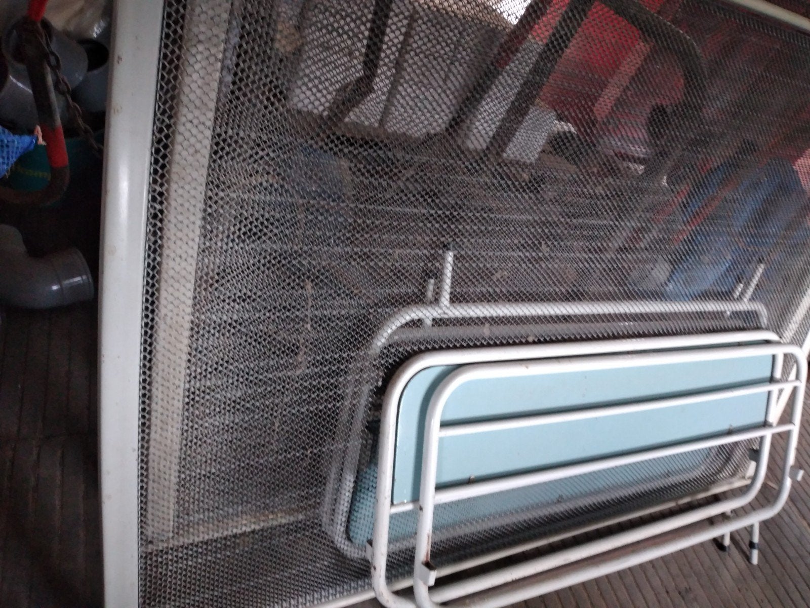 2 ijzeren ledikanten, waarvan 1 met matras, Huis en Inrichting, Gebruikt, 90 cm, Eenpersoons, Ophalen of Verzenden