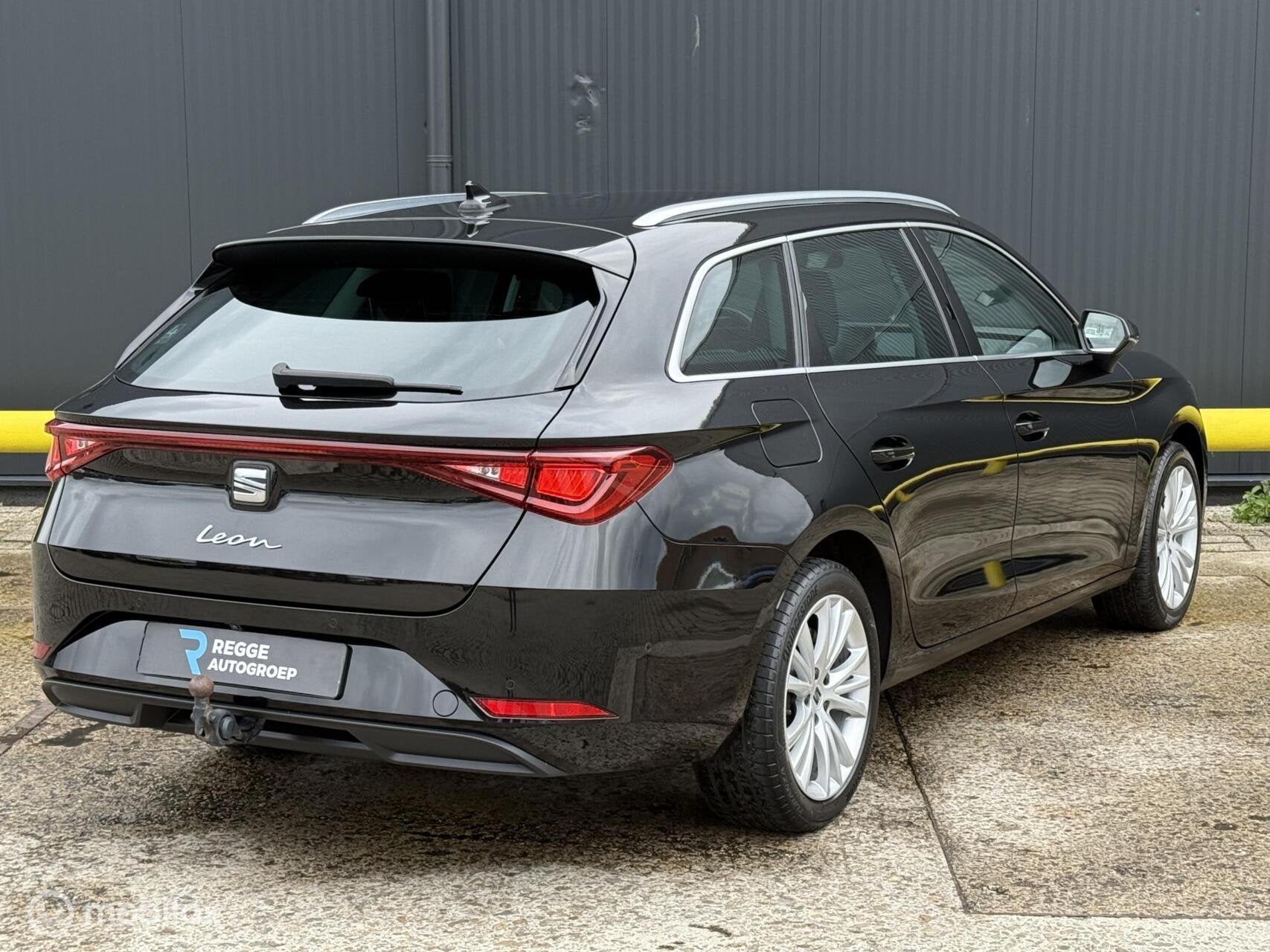 Seat Leon Sportstourer 1.5 TSI Style TREKHAAK | ACC | BTW, Auto's, Seat, Voorwielaandrijving, 4 cilinders, Leon, Zwart