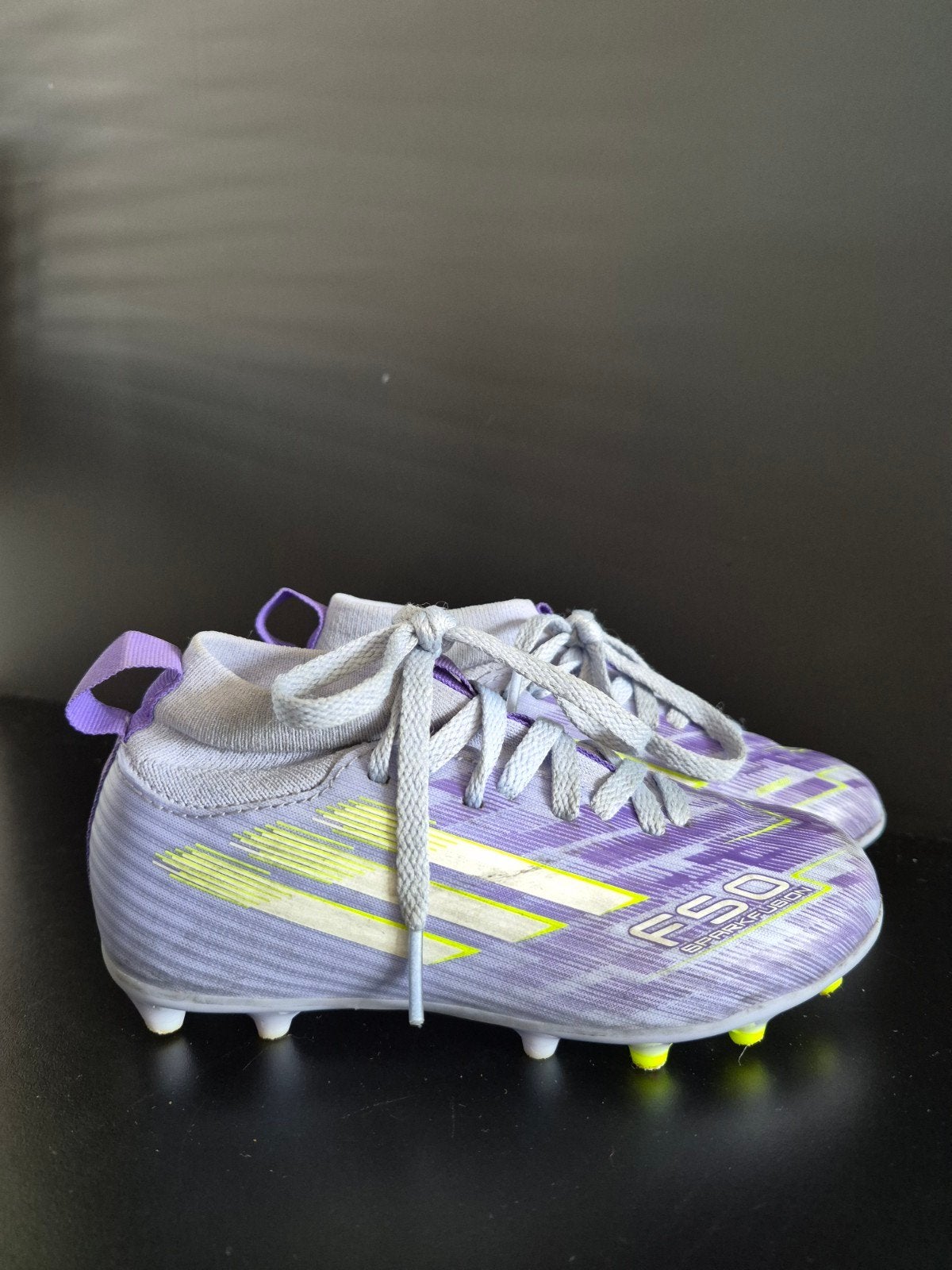 Voetbalschoenen adidas maat 29, Maat XS of kleiner, Schoenen, Ophalen of Verzenden, Zo goed als nieuw