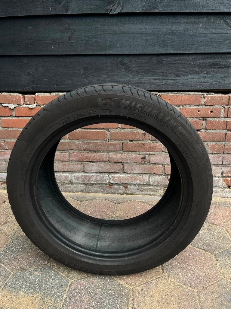 Michelin (2x) en Pirelli (2) zomerbanden (225 /45 R17), Ophalen, Gebruikt