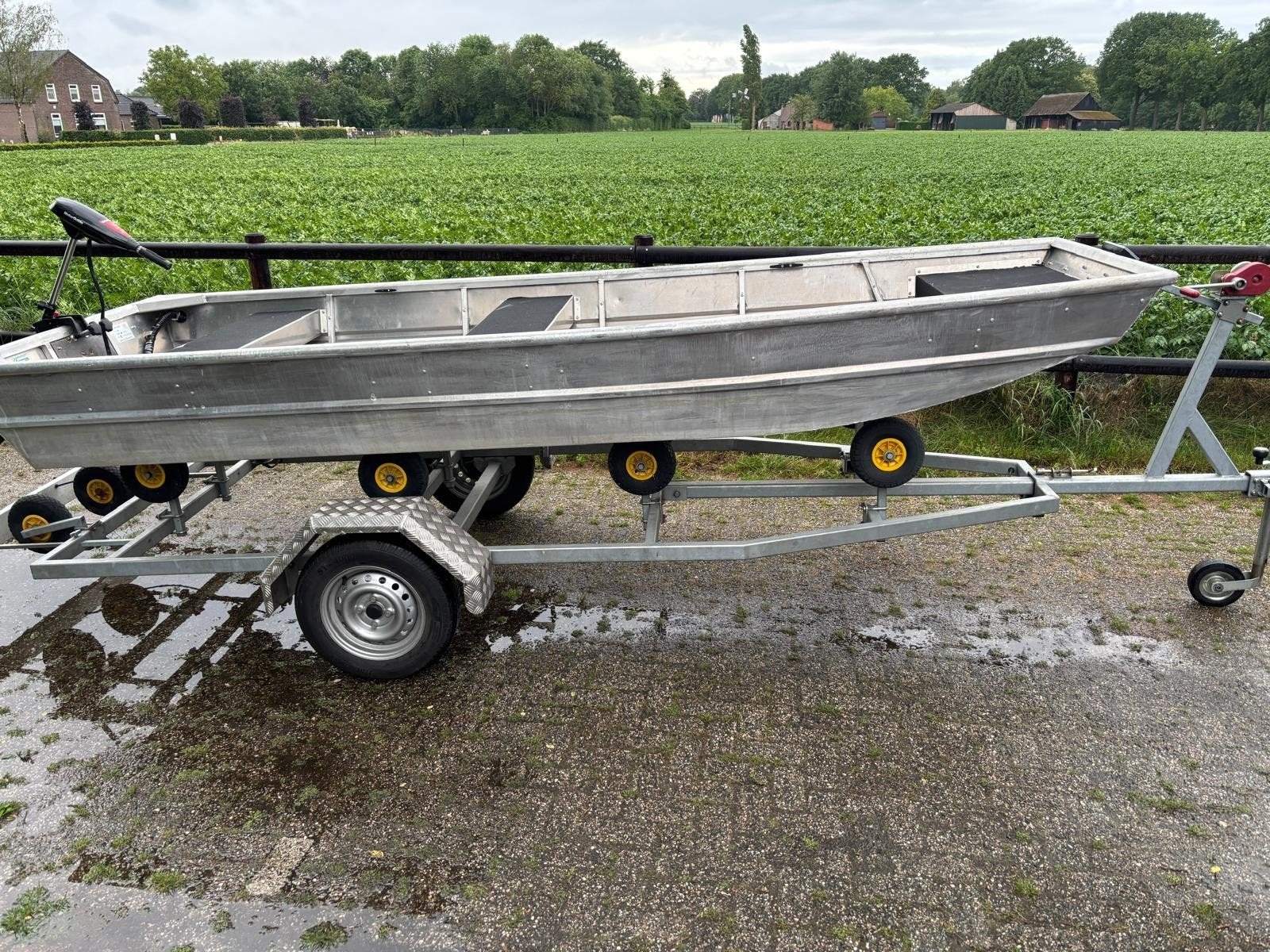 Visboot met trailer, Watersport en Boten, Bootonderdelen, Ophalen of Verzenden, Overige typen, Motorboot