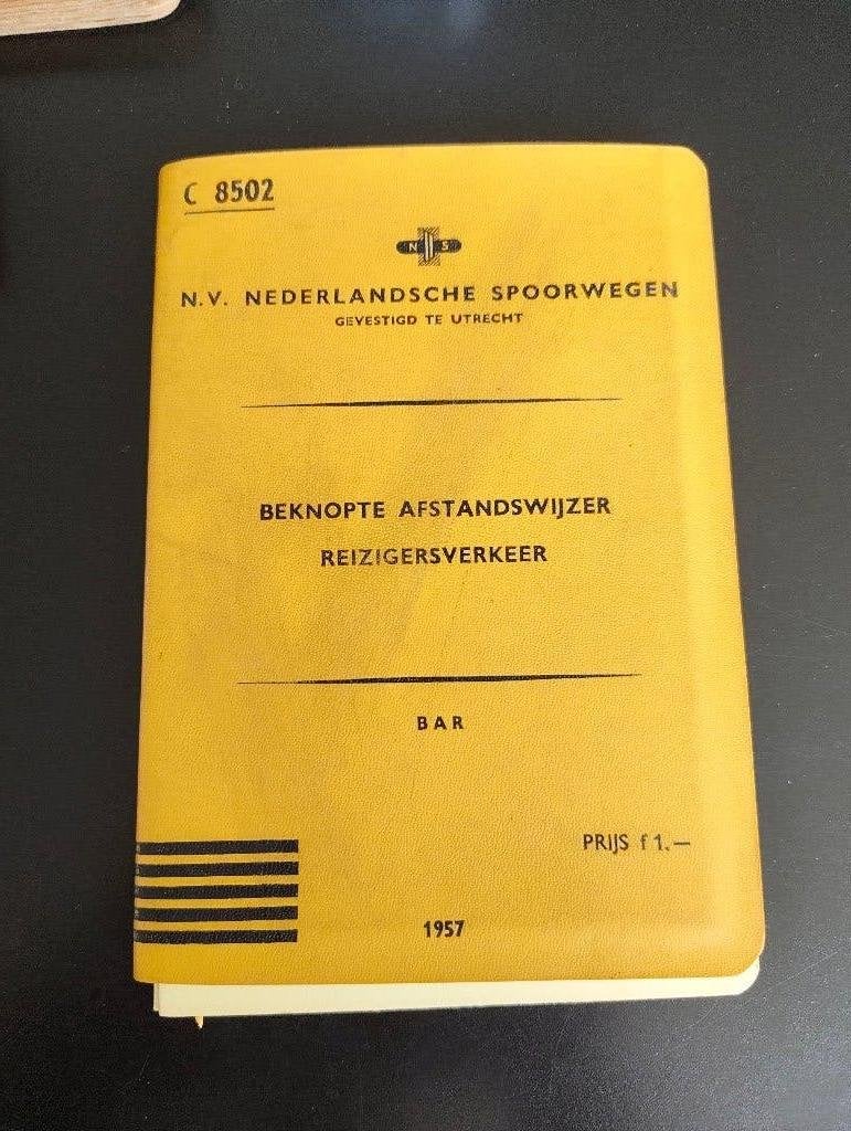 2 boekjes van de Nederlandsche Spoorwegen uit 1957, Ophalen of Verzenden, Gebruikt, Trein, Boek of Tijdschrift