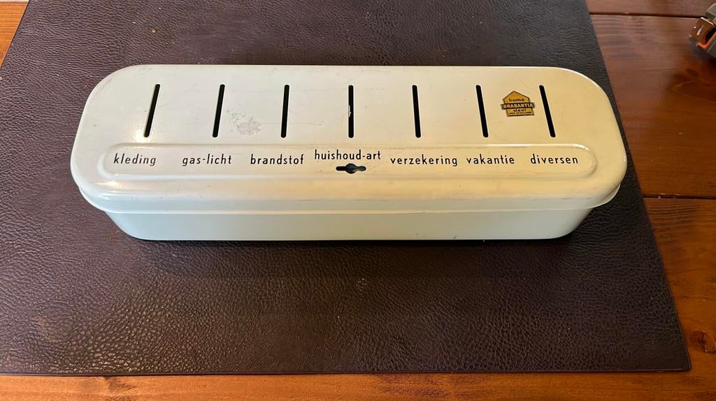 Vintage Brabantia spaarblik, Verzamelen, Spaarpotten, Ophalen of Verzenden, Zo goed als nieuw, Metaal of Blik, Overige thema's