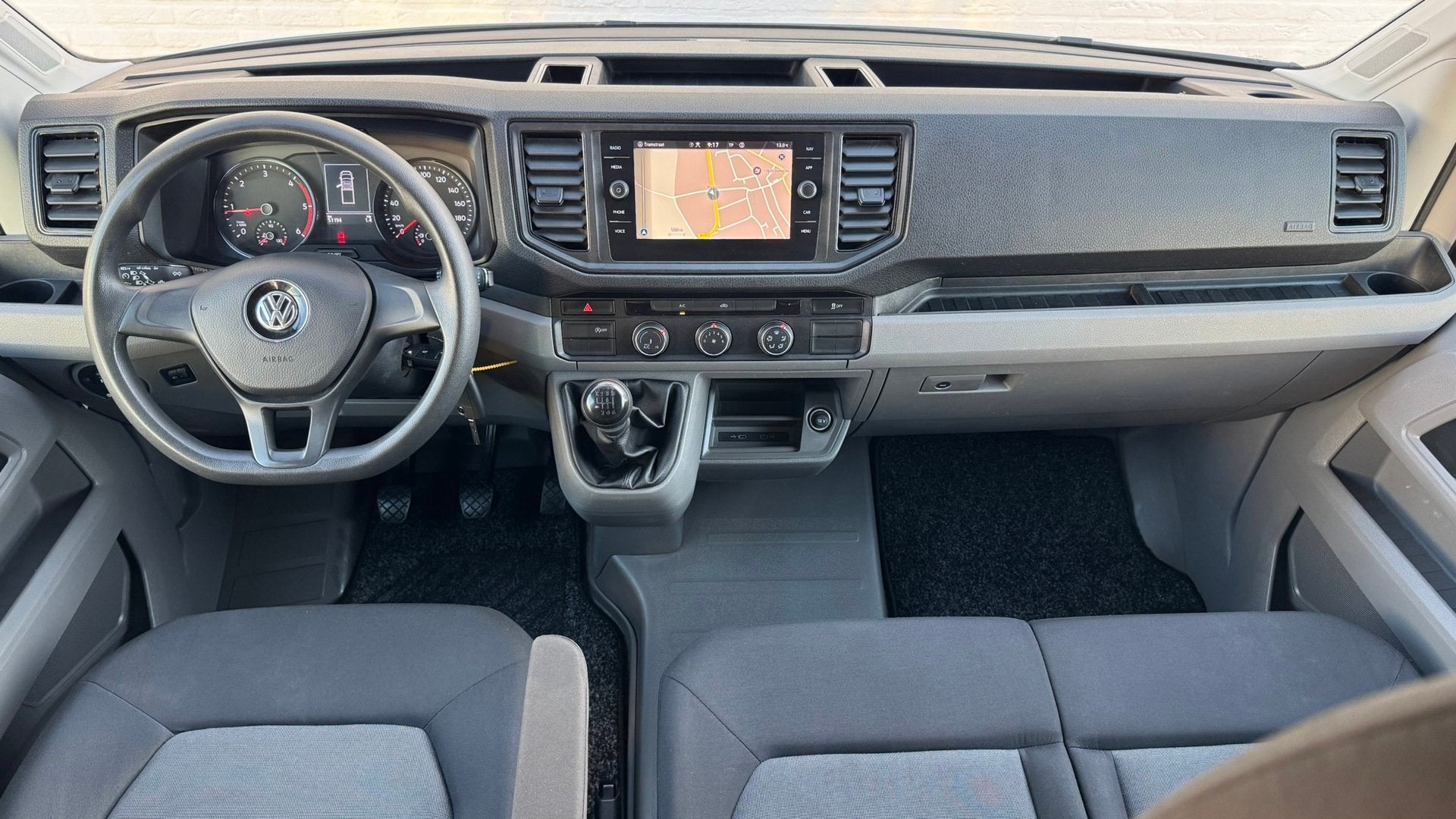 Volkswagen Crafter 35 2.0 TDI L3 DC Trendline Trekhaak 2800k, Auto's, Dealer onderhouden, Gebruikt, 4 cilinders, Wit