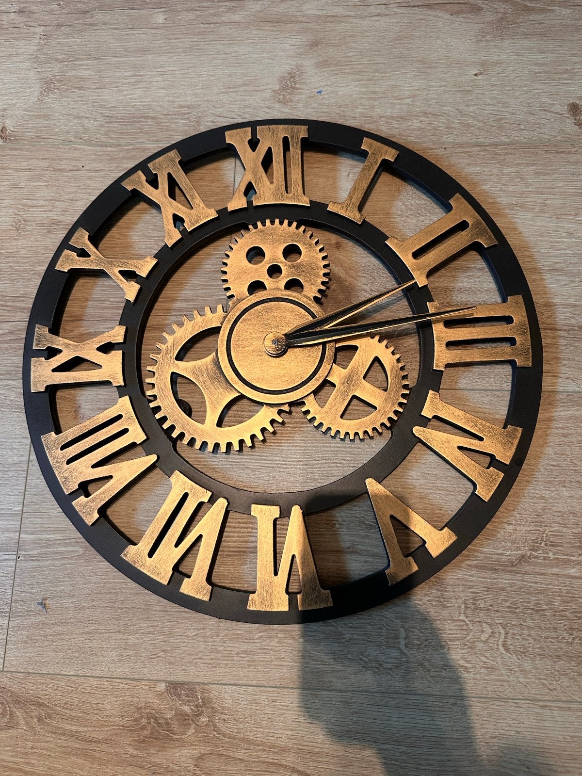 Wandklok met Romeinse cijfers en zichtbaar uurwerk, Ophalen, Wandklok, Zichtbaar uurwerk, Vintage
