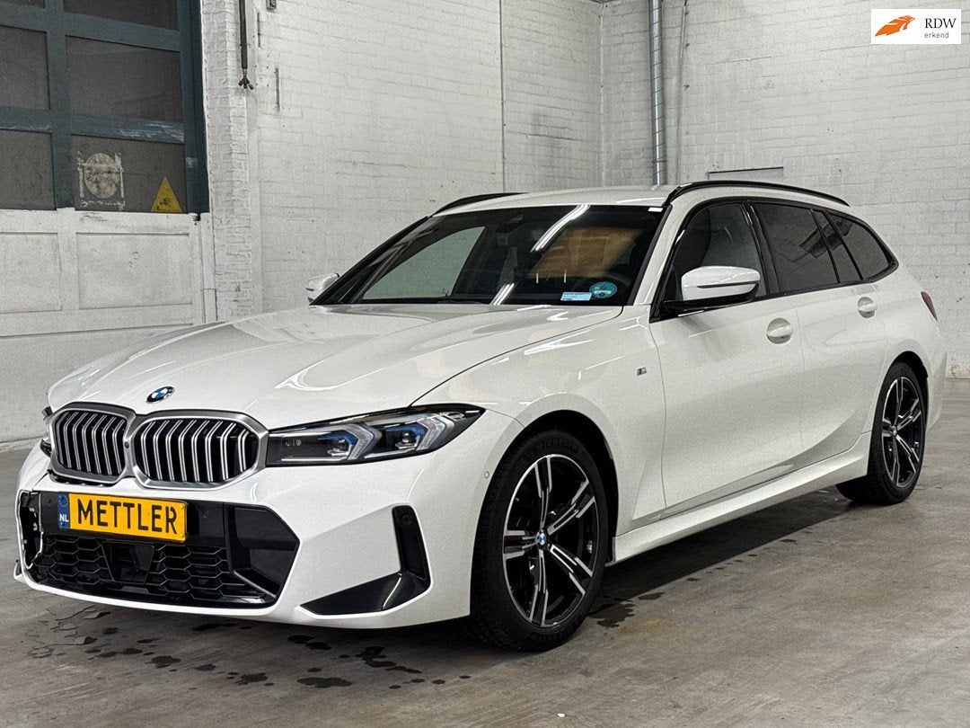 BMW 3-serie Touring 320i, M-sportpakket, M pakket, 360 camer, Auto's, Automaat, Euro 6, 4 cilinders, Alcantara