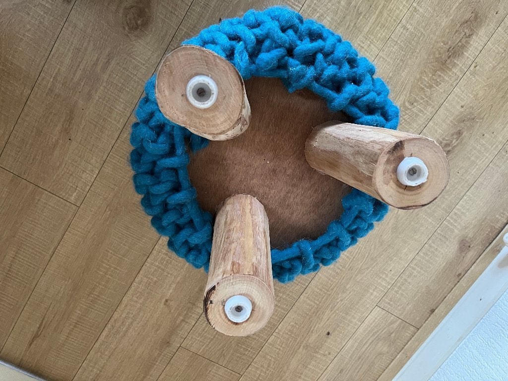 poef kruk turqoise blauw houten poten 3 poots lamp ladekast, Minder dan 50 cm, Rond, Minder dan 50 cm, Ophalen of Verzenden