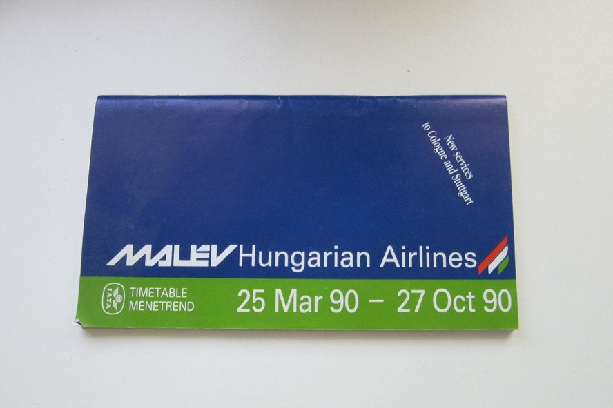 Malev Hungarian Airlines timetable mar 1990-oct 1990, Verzamelen, Verzenden, Zo goed als nieuw, Overige typen
