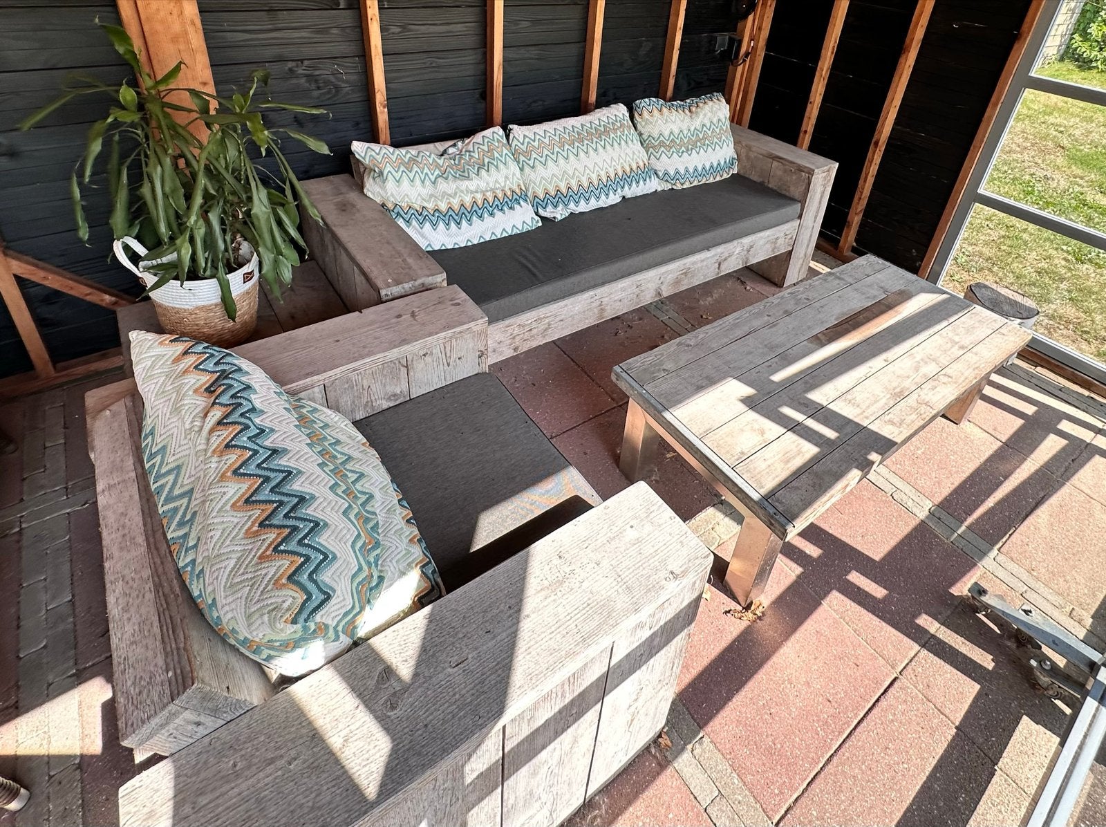 Steigerhouten loungeset met kussens: bank, stoel en tafel, Tuin en Terras, Tuinsets en Loungesets, Ophalen, 4 zitplaatsen, Gebruikt