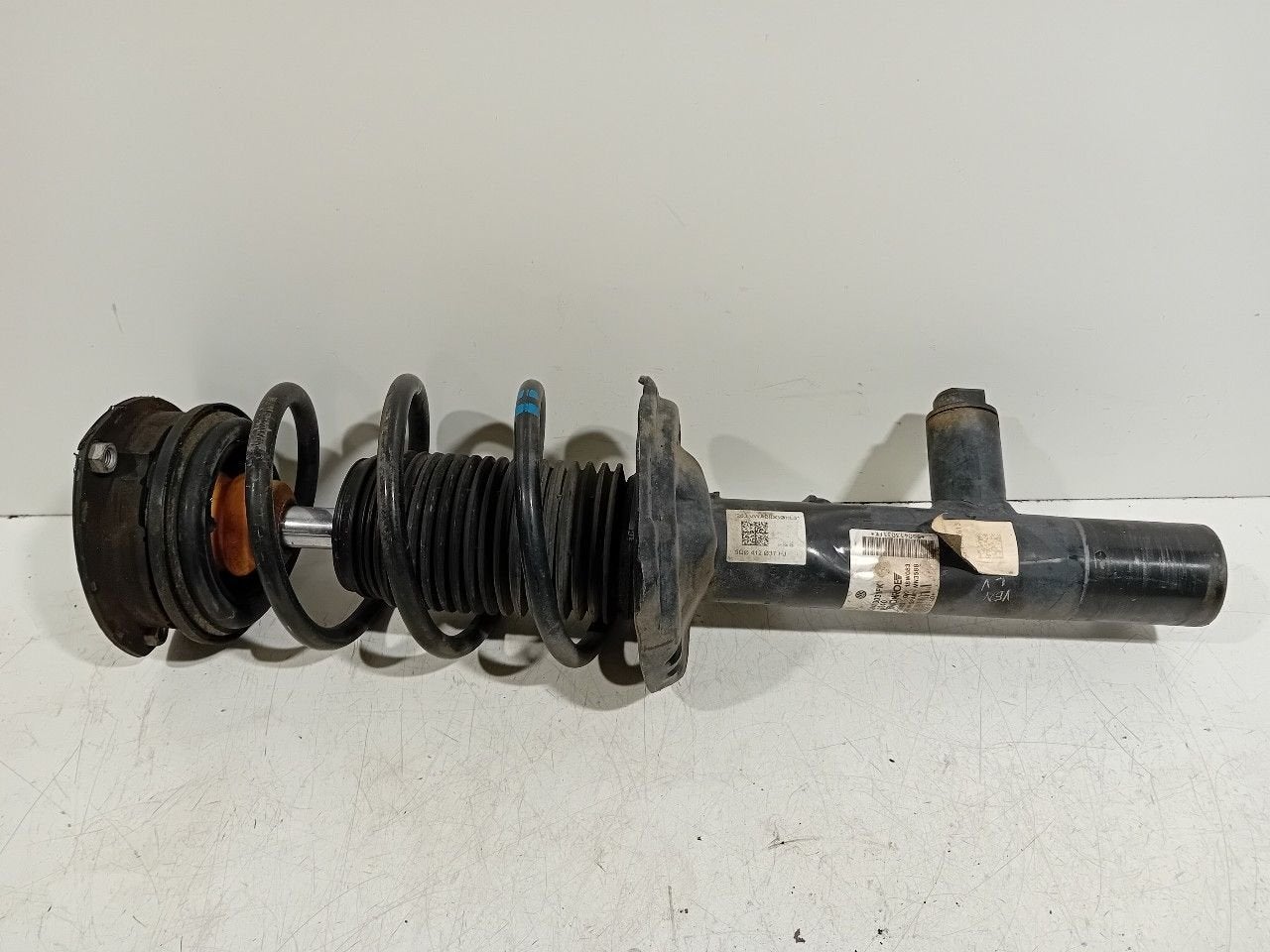 Veerpoot links voor Volkswagen Golf, Onderdelen@venauto.nl, Van der Ven Autorecycling B.V., Gebruikt, Ettenseweg 76, 4706 PB Roosendaal, The Netherlands