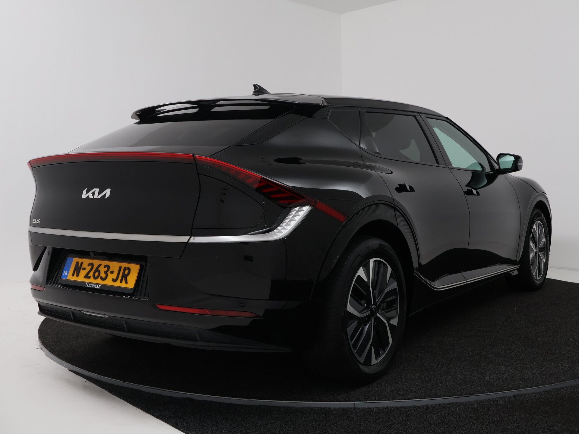 Kia Ev6 Plus 77.4 kWh | Leder | Stoelkoeling & Verwarming |, Auto's, Kia, Automaat, Achterwielaandrijving, Gebruikt, Zwart