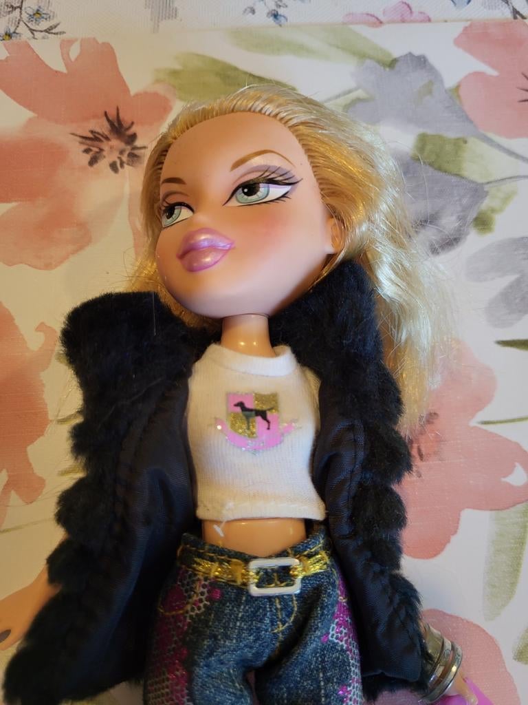 Bratz doll walking Cleo, Ophalen of Verzenden, Zo goed als nieuw, Pop