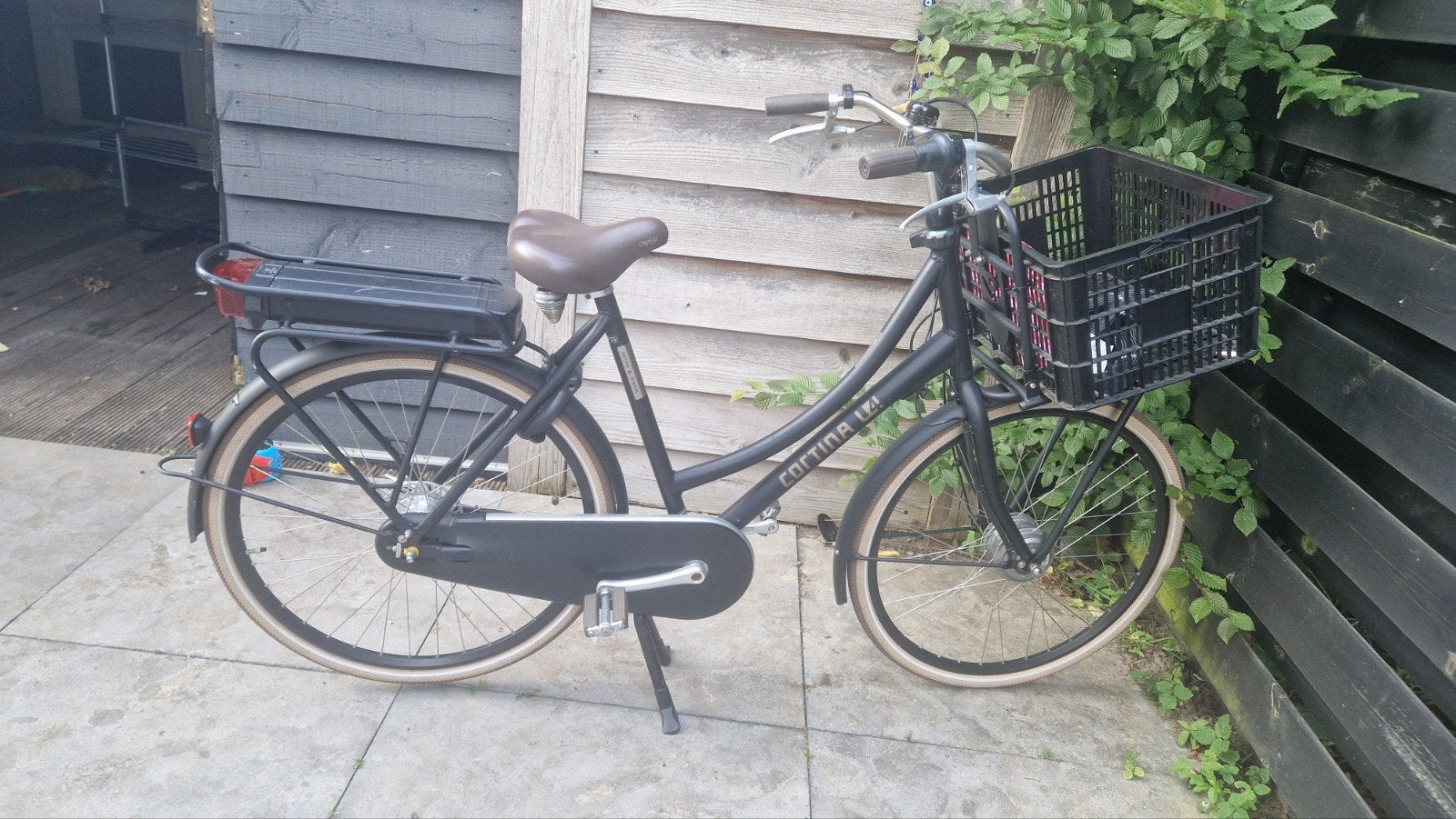 Cortina ElekreischeDamesfiets 28 inch met Voordrager en Mand, Ophalen, Zo goed als nieuw, Cortina