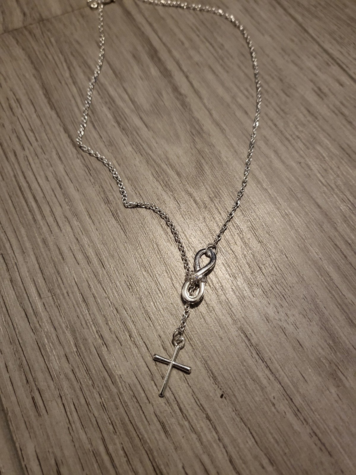 Nieuwe Zilverkleurige Ketting met Kruis Hanger, Overige materialen, Verstelbaar, Nieuw, Ophalen of Verzenden