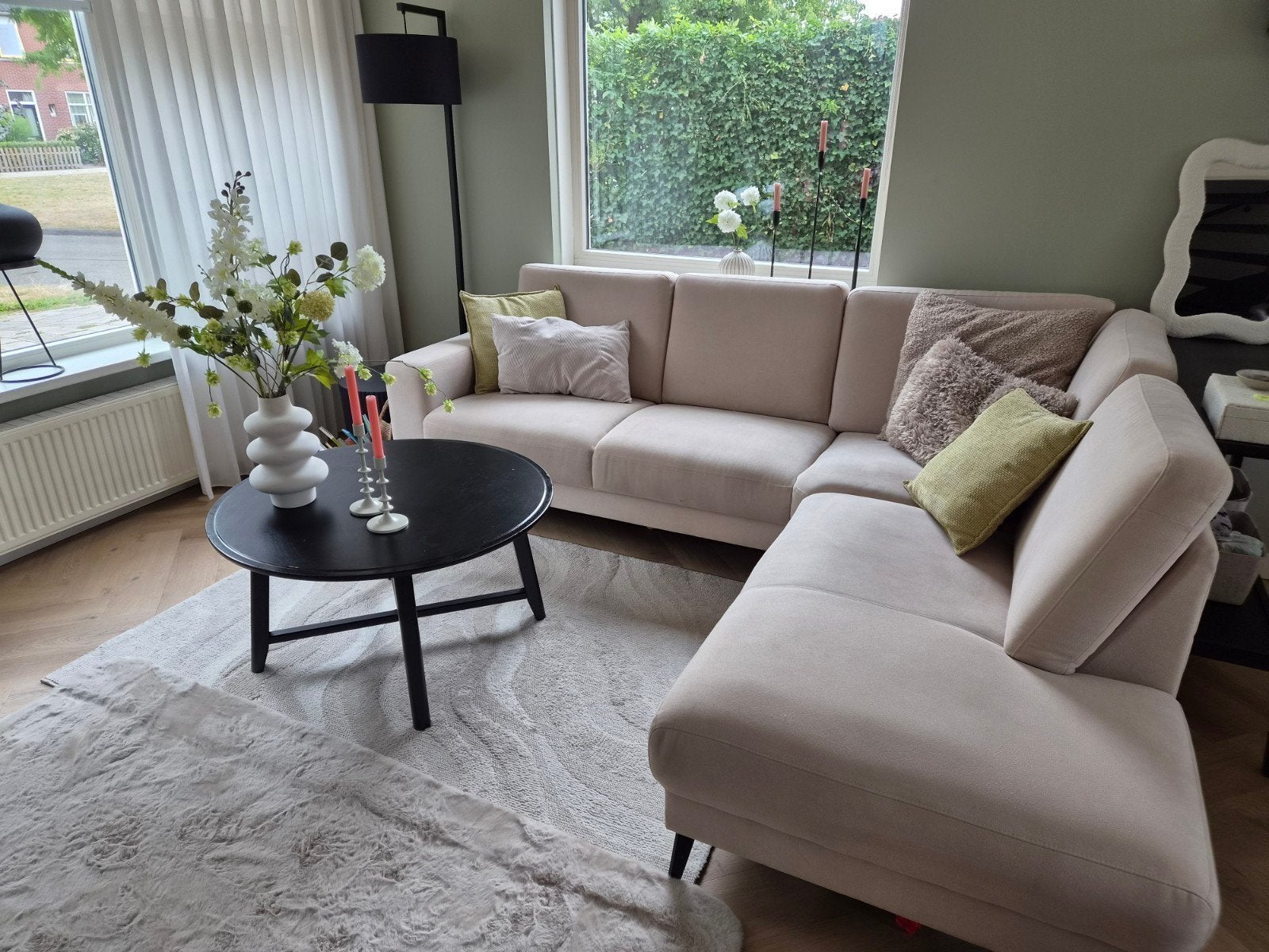 Pronto Wonen - Lichte hoekbank met 5 zitplaatsen, zo goed al, Huis en Inrichting, Banken | Bankstellen, Ophalen, 250 tot 300 cm