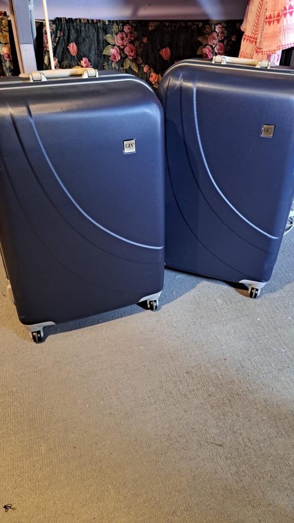 Set van 2 grote Liv koffers - Ideaal voor lange reizen, Gebruikt, Hard kunststof, 45 tot 55 cm, Ophalen of Verzenden