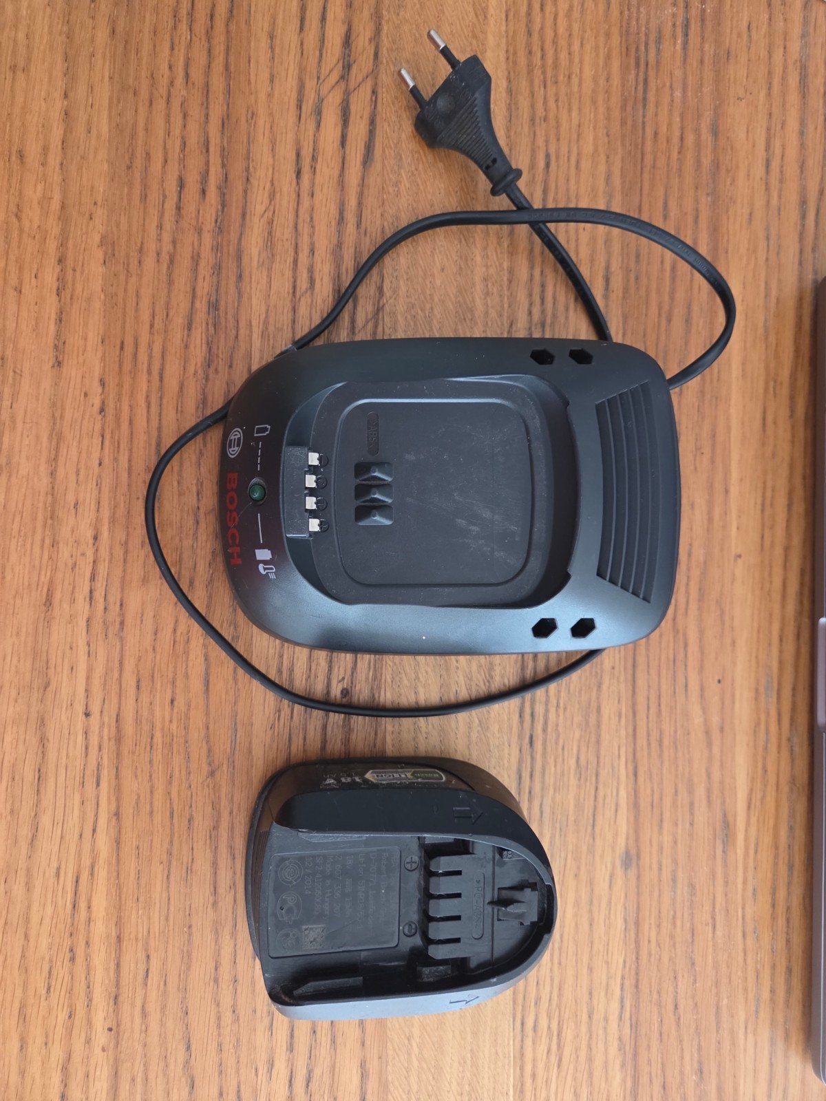 Bosch acculader met 18V 1.5Ah accu, Ophalen of Verzenden, Gebruikt, Overige typen