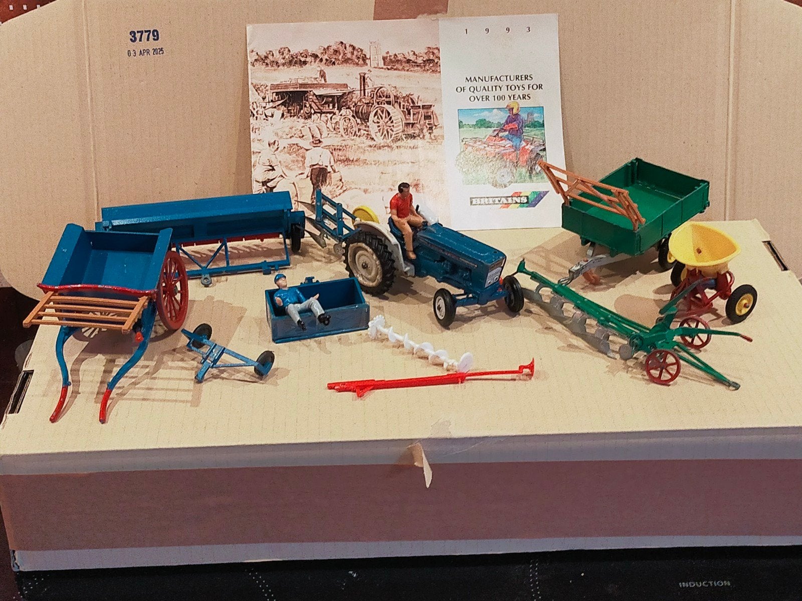 Britains Vintage Farm Set met gratis 1993 katalogus, Ophalen of Verzenden, Gebruikt, Tractor of Landbouw, Britains
