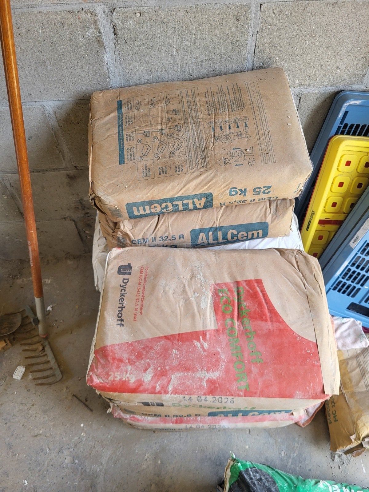 MOET WEG 8 zakken cement 25kg - ALLCem / Dyckerhoff, Ophalen