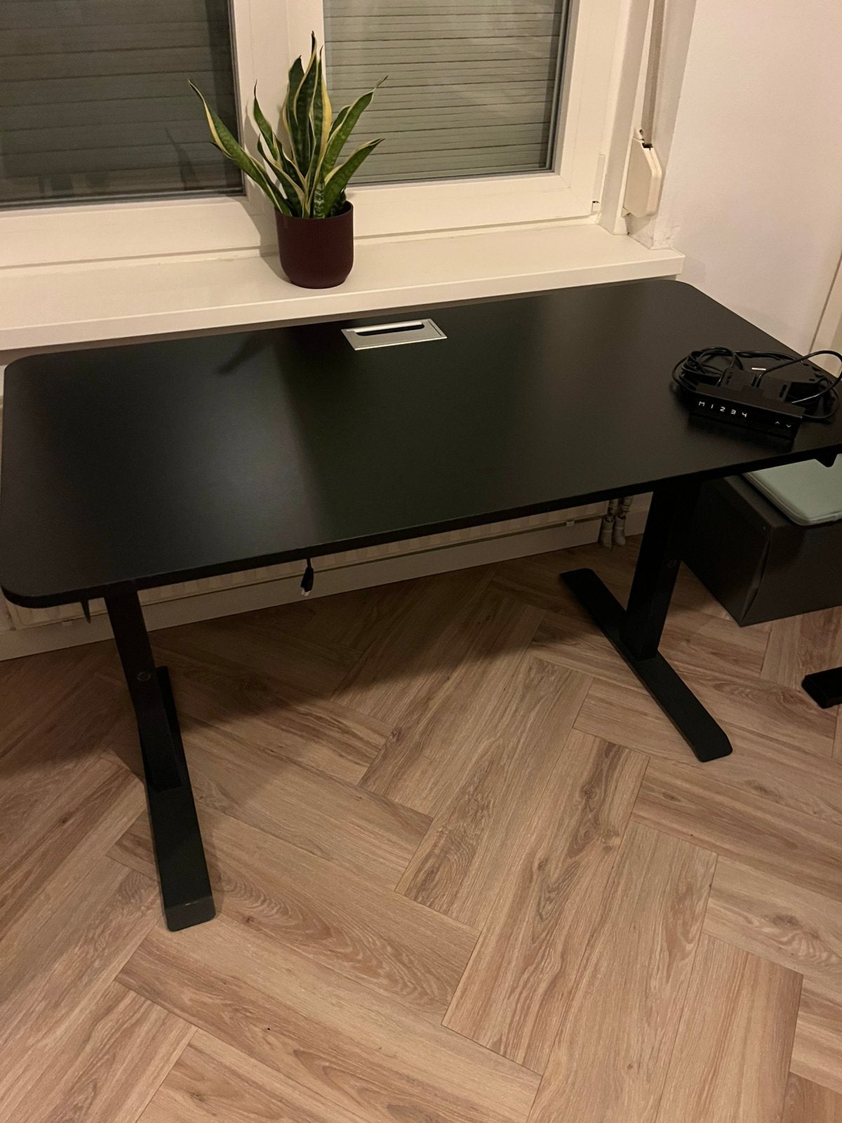 Zit-sta bureau elektrisch verstelbaar, Ophalen, Elektrisch, Gebruikt, Metaal