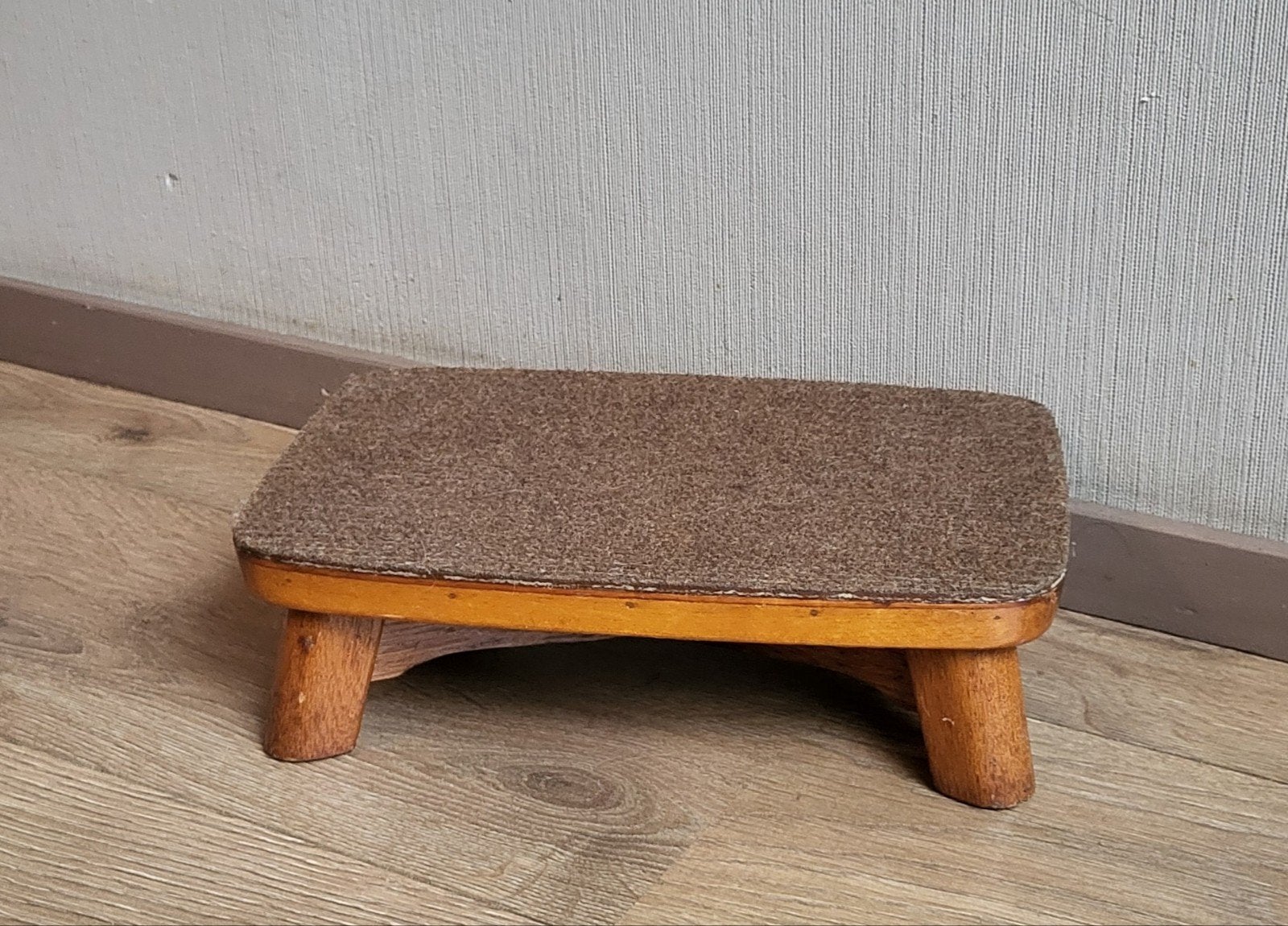 Laag bruin houten vensterbankbankje, Vintage, Gebruikt, Ophalen of Verzenden, Bruin
