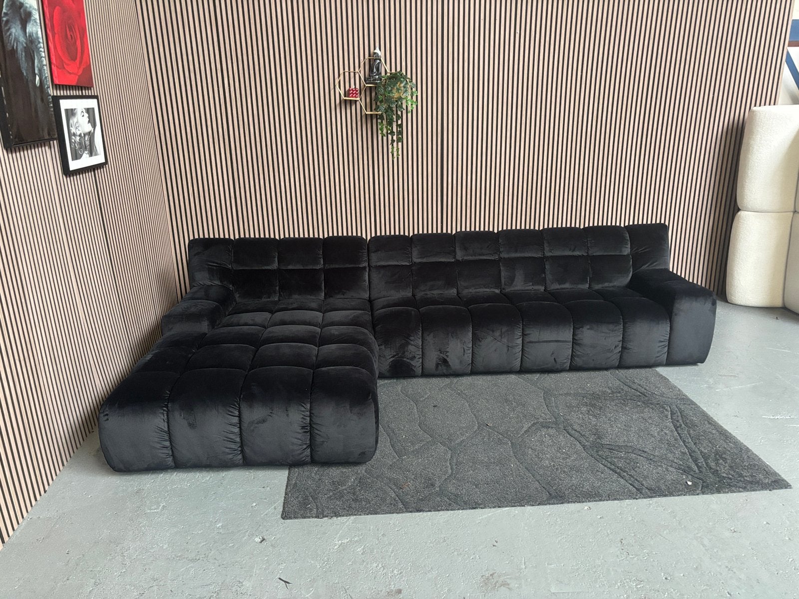 GRATIS LEVERING Velvet Loungebank Zwart 350x190 GEREINIGD, Hoekbank, 300 cm of meer, Ophalen of Verzenden, Zo goed als nieuw