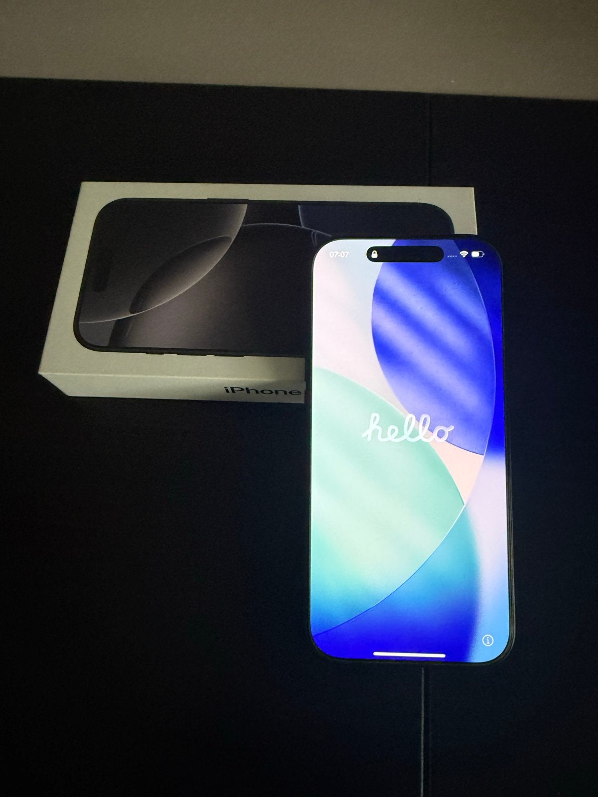 iPhone 16 Pro Titanium Zwart 128GB - Nieuwe Screenprotector, 128 GB, 89 %, Zwart, Zo goed als nieuw