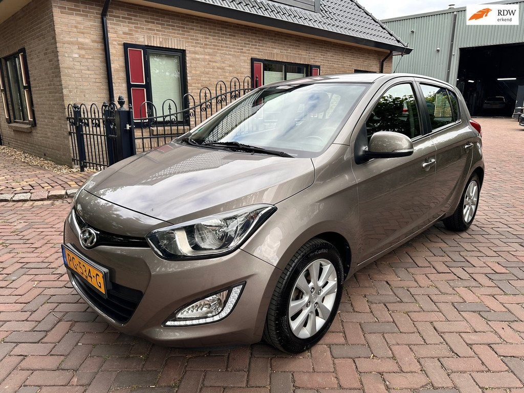 Hyundai I20 1.2i Black pack, Auto's, Hyundai, Euro 5, Gebruikt, 4 cilinders, Bruin