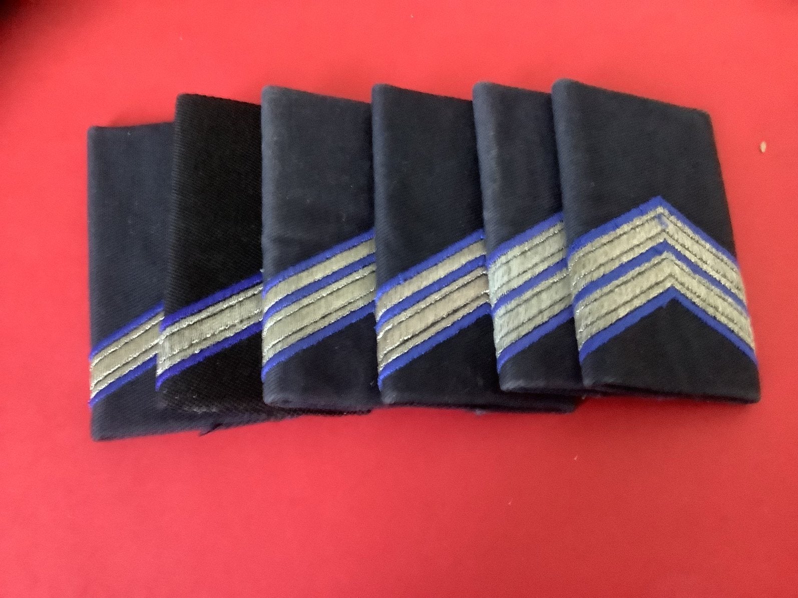 3 sets Kmar rangen, Verzamelen, Militaria | Algemeen, Verzenden, Marechaussee, Nederland, Embleem of Badge