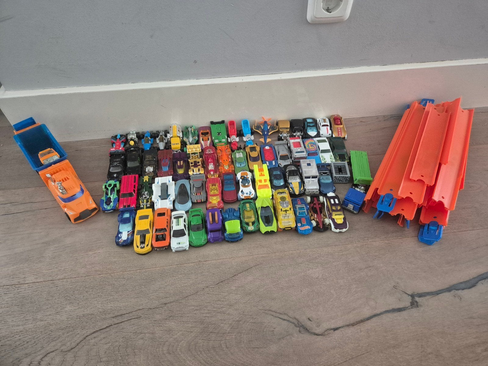 Hotwheels + wegonderdelen, Ophalen of Verzenden, Zo goed als nieuw