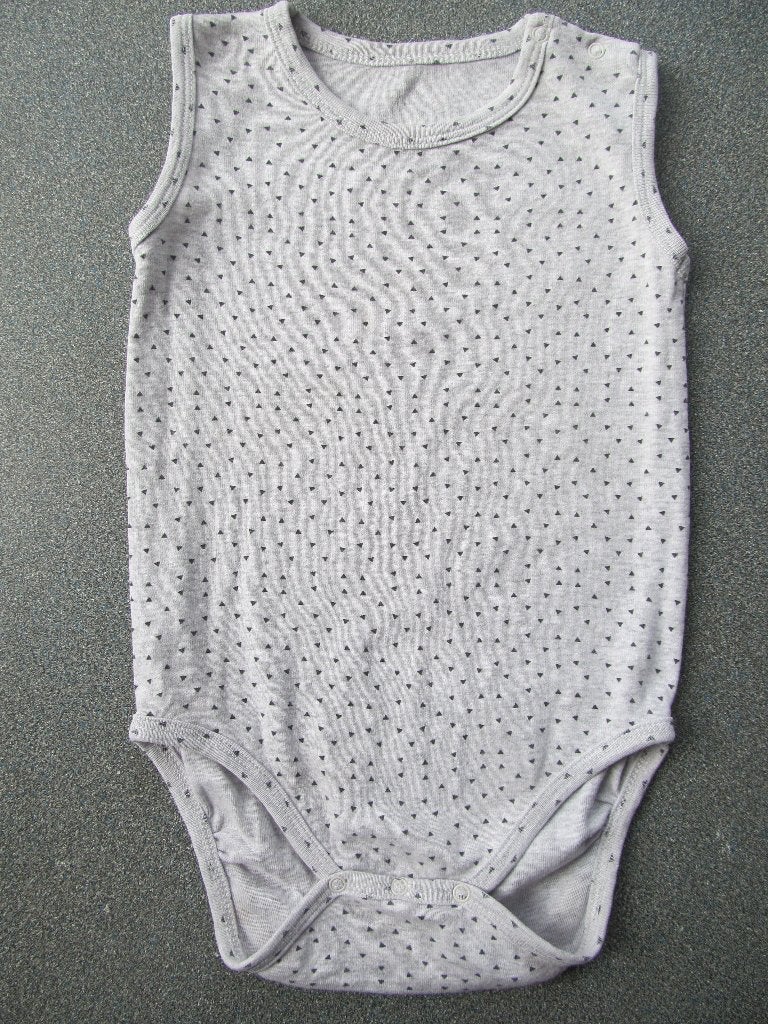 Lichtgrijze mouwloze romper, maat 98, Ophalen of Verzenden, Zo goed als nieuw, Jongen of Meisje, Nacht- of Onderkleding