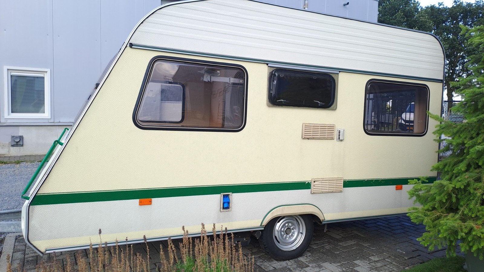 Caravan met voortent, Ophalen