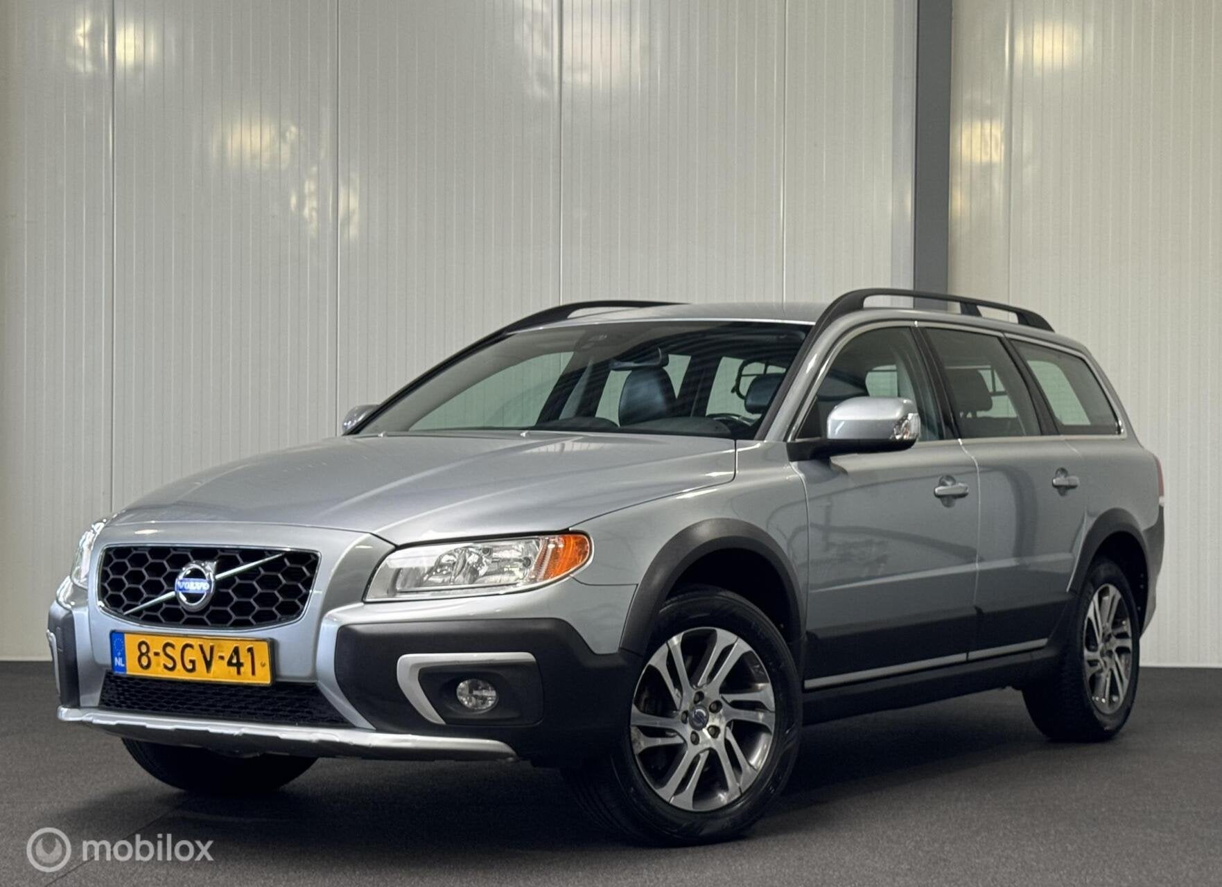 Volvo XC70 2.0 D4 FWD Momentum [ NAP 1e eig. leder trekhaak, Auto's, Volvo, Euro 5, Zwart, 1984 cc, XC70