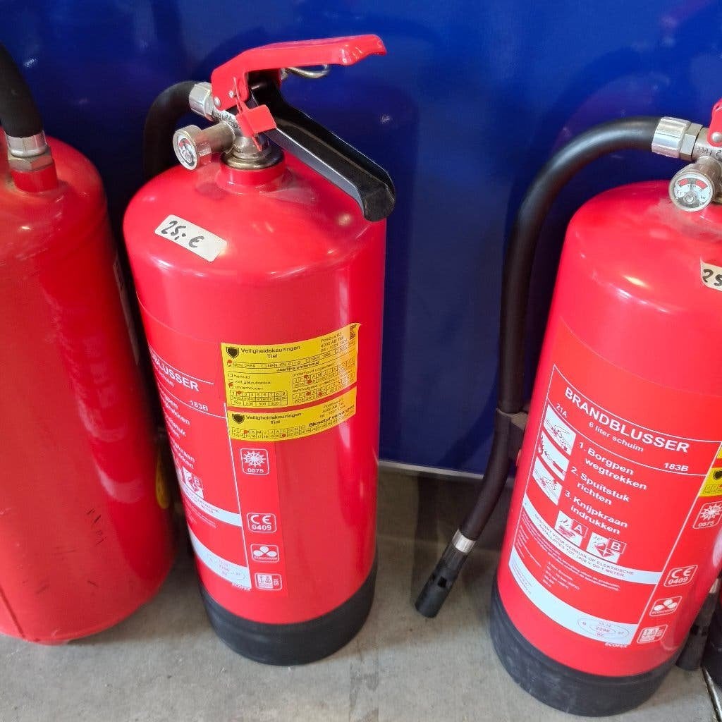 Aantal in goede staat  zijnde brandblussers  sproeischuim, Ophalen, Gebruikt, Brandblusser