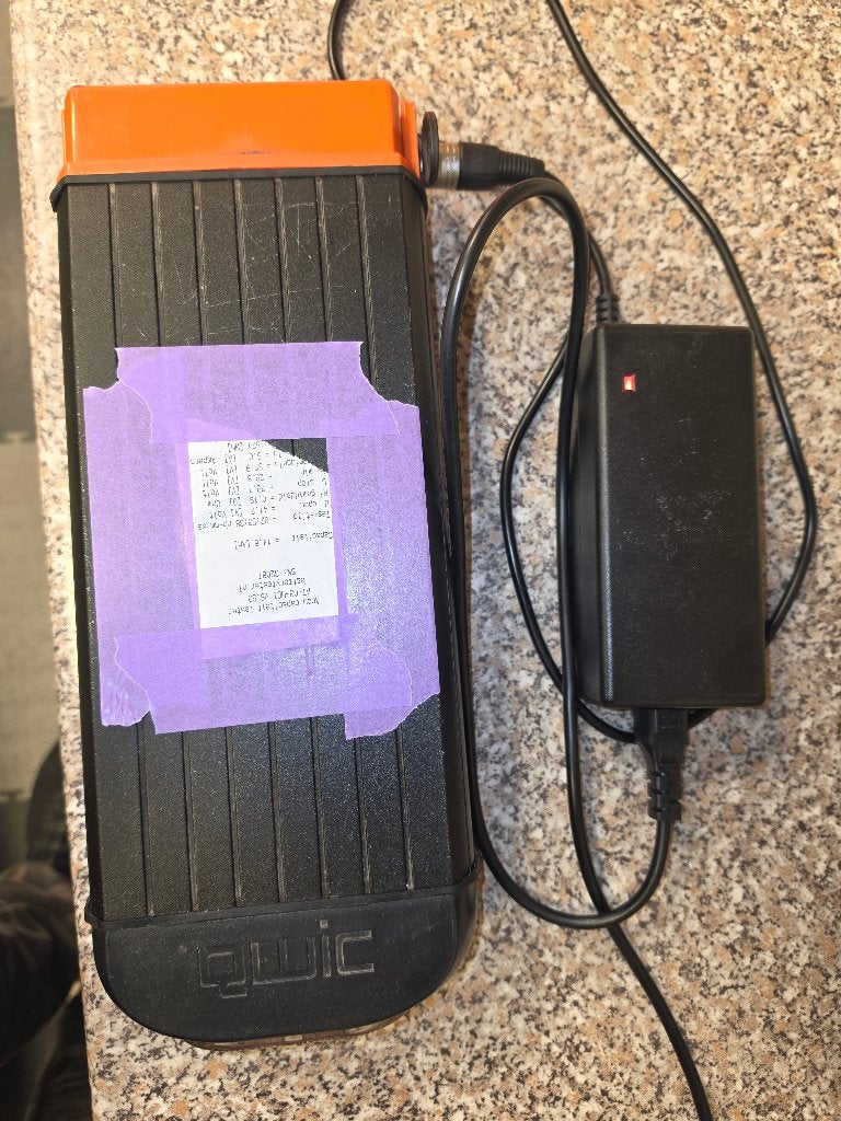 geteste qwic accu met test rapport en lader 522 watt, Zo goed als nieuw