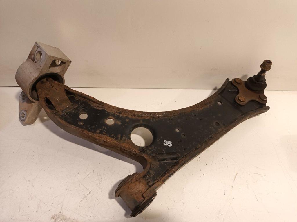 Draagarm links voor Volkswagen Golf, Onderdelen@venauto.nl, Van der Ven Autorecycling B.V., Gebruikt, Ettenseweg 76, 4706 PB Roosendaal, The Netherlands