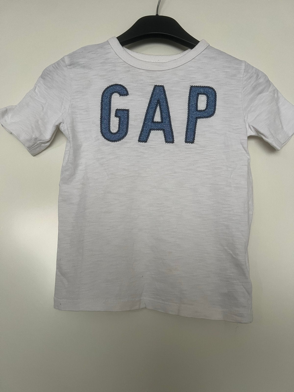 GAP Kids T-shirt Wit met Blauw Logo Maat 110/116, Kinderen en Baby's, Kinderkleding | Maat 110, Ophalen of Verzenden, Zo goed als nieuw