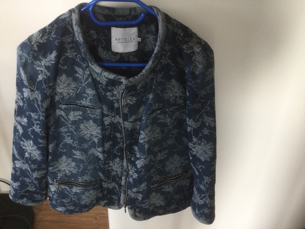 Kort blauw jasje met patroon Maat 36, Kleding | Dames, Ophalen, Blauw, Zo goed als nieuw, Articles