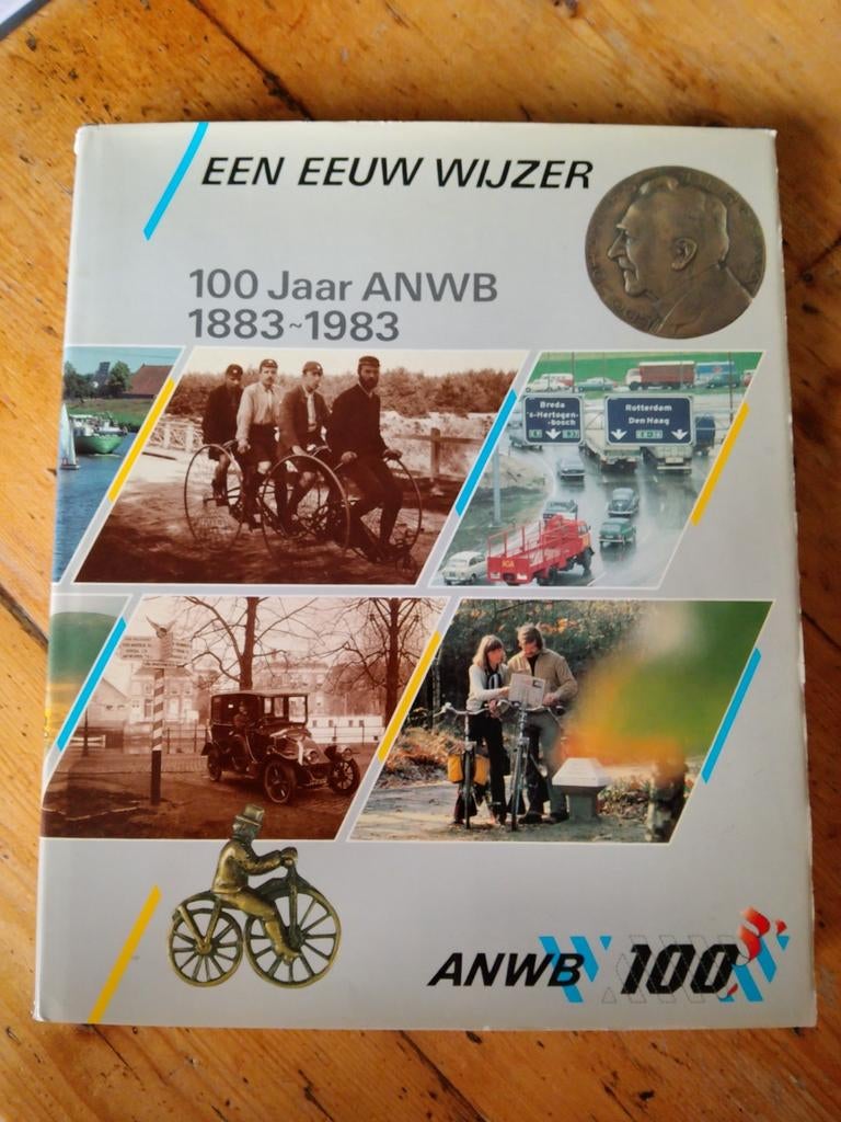 Een Eeuw Wijzer: 100 Jaar ANWB 1883-1983, Ophalen of Verzenden, Zo goed als nieuw