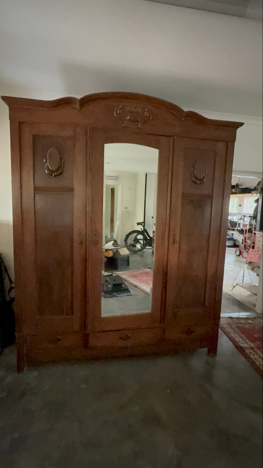 Antieke houten kledingkast met spiegel, Antiek en Kunst, Ophalen