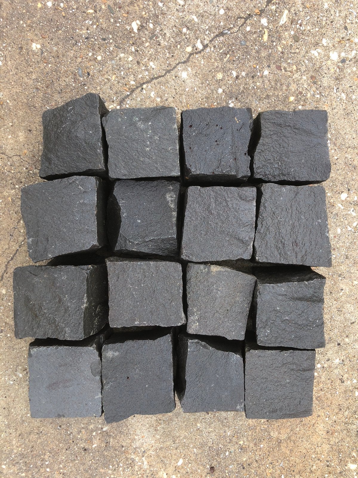 20m2 Turks basalt kinderkop kassei oud 4-6cm antraciet, Tuin en Terras, Ophalen, Gebruikt, Klinkers, Natuursteen