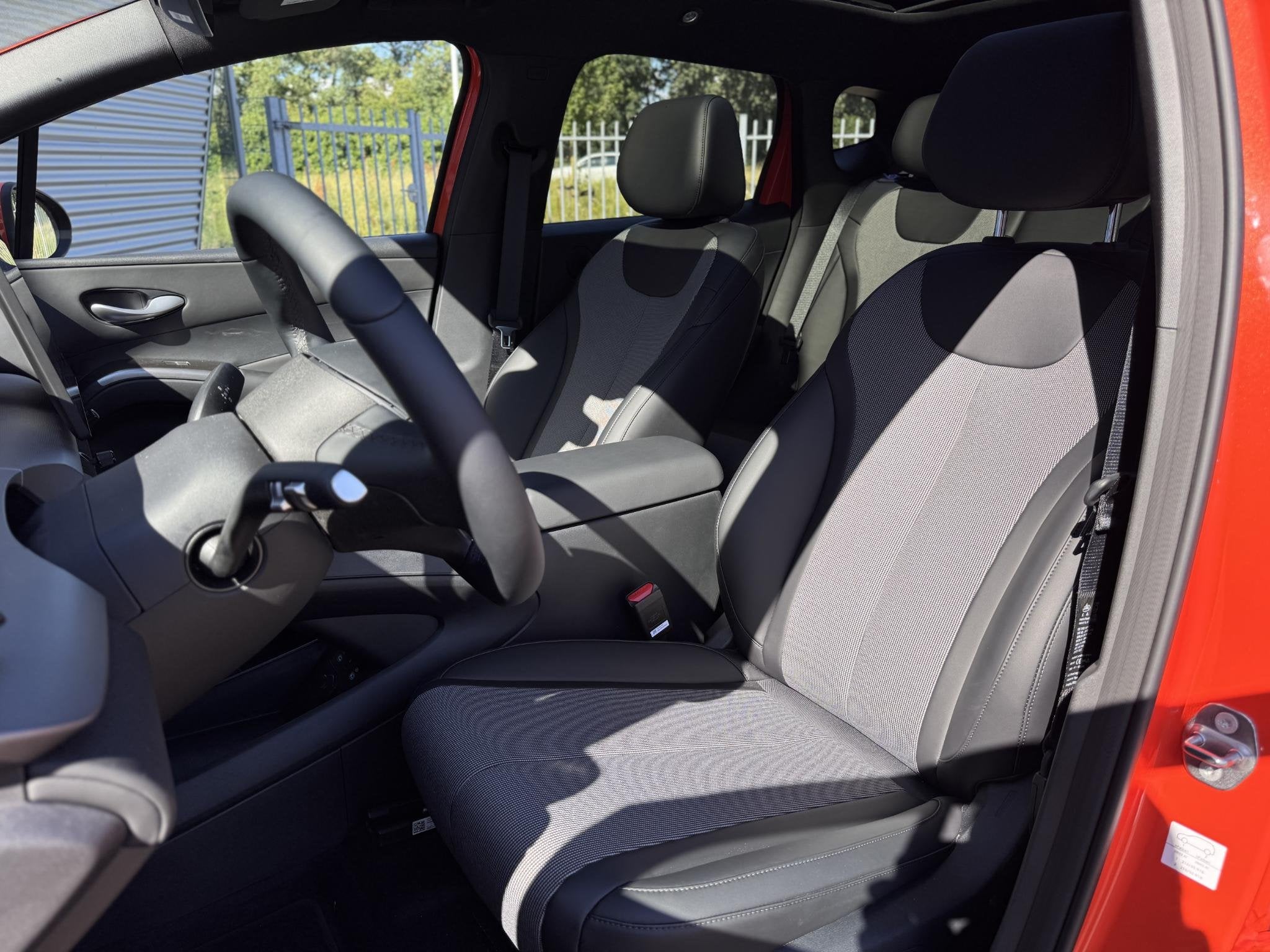 BYD DOLPHIN G 1.5L DM-i Comfort | Proefrijden inruilen of ee, Dolphin, Gebruikt, Leder en Stof, Plug-in hybride