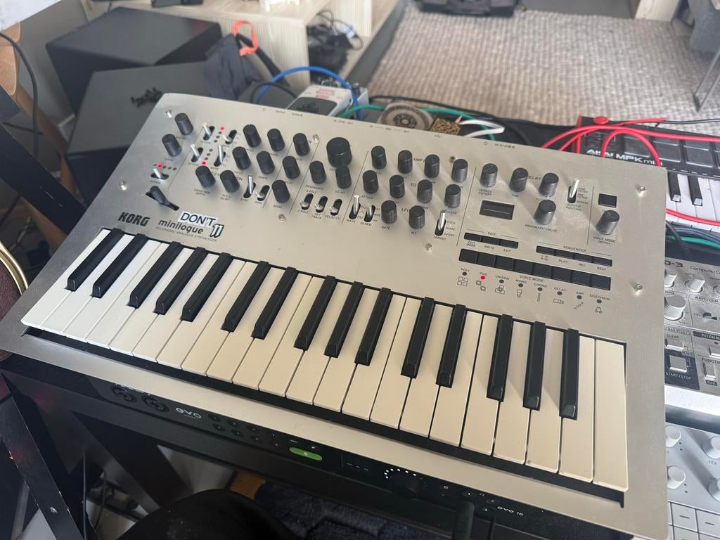 Korg minilogue analoge synthesizer - perfect voor studio, Muziek en Instrumenten, Synthesizers, Gebruikt, Korg, Met midi-aansluiting