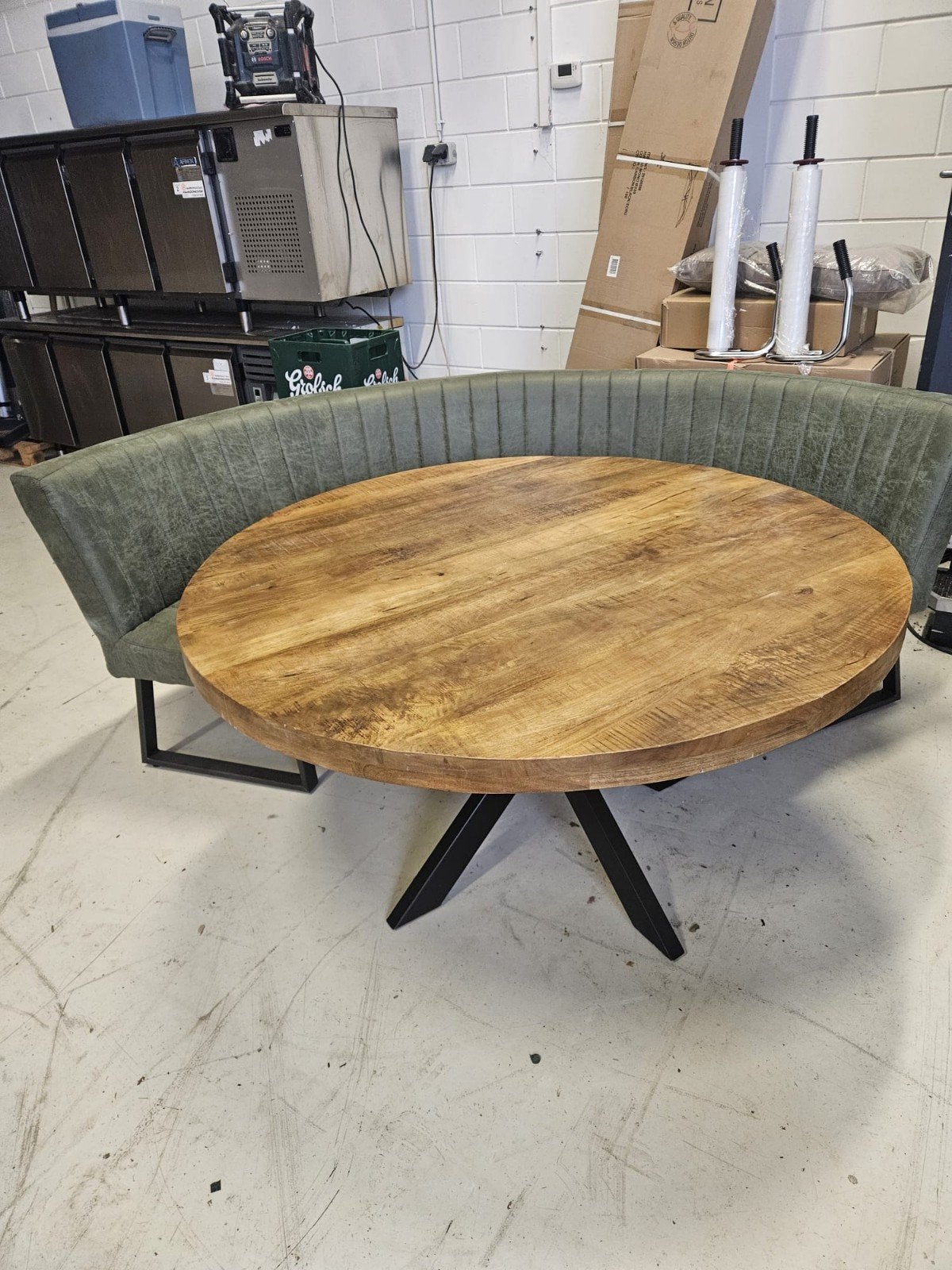 Ronde eettafel mangohout 130cm met metalen spinpoot, Overige houtsoorten, Gebruikt, Industrieel, Modern, Ophalen of Verzenden