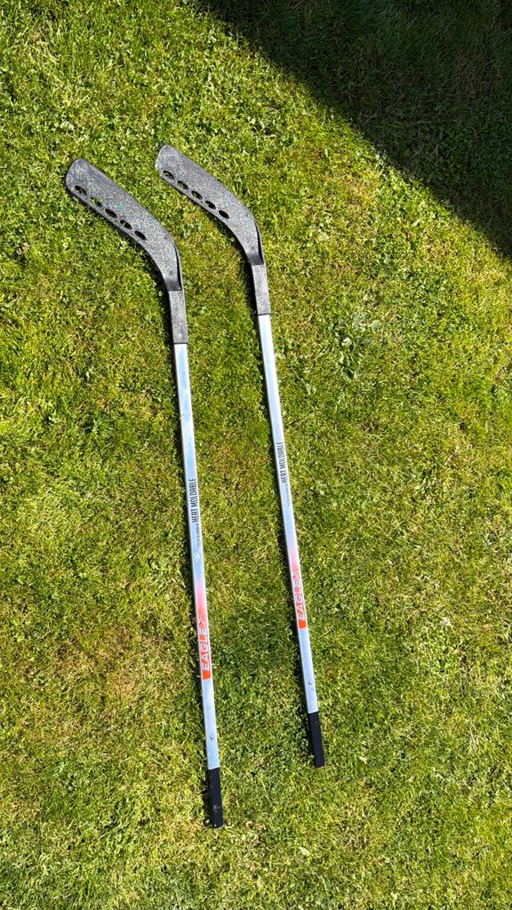 Ijshockey sticks 2 x met puck, Sport en Fitness, IJshockey, Ophalen of Verzenden