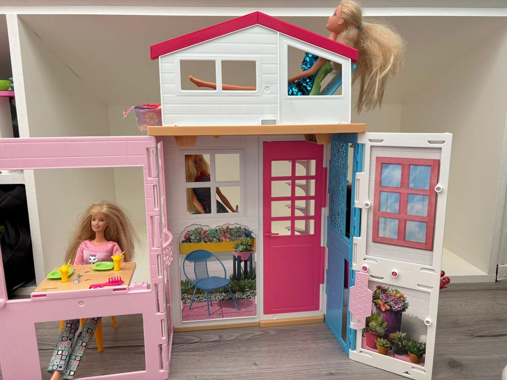 Barbie Droomhuis met accessoires en poppen, Ophalen of Verzenden, Zo goed als nieuw