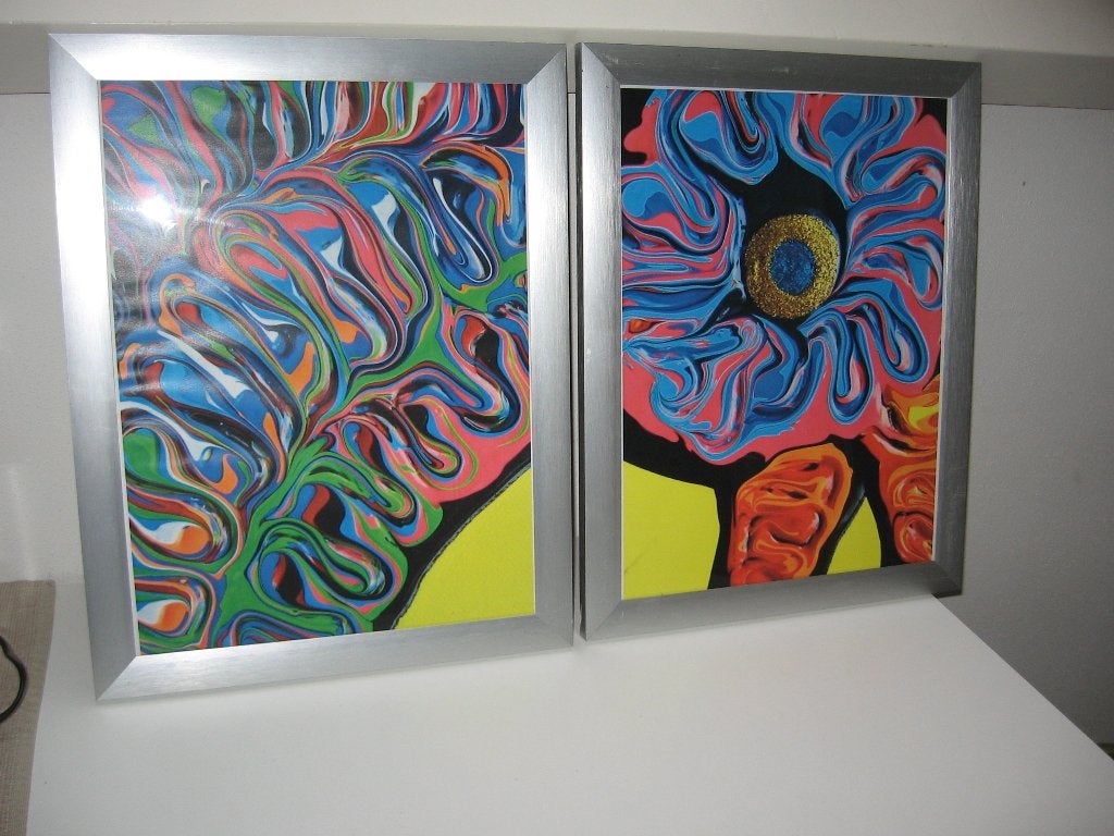 2 ingelijste foto posters m abstracte figuratieve afbeelding, Ophalen of Verzenden